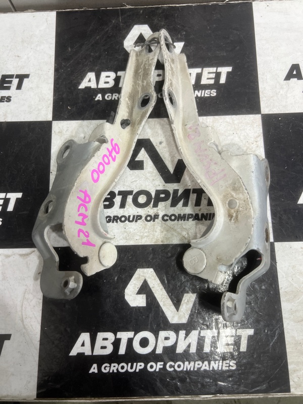 Петля капота TOYOTA IPSUM ACM21 (б/у)