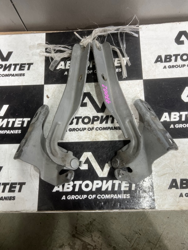 Петля капота NISSAN TIIDA C11 (б/у) Петля капота NISSAN TIIDA C11 (б/у)