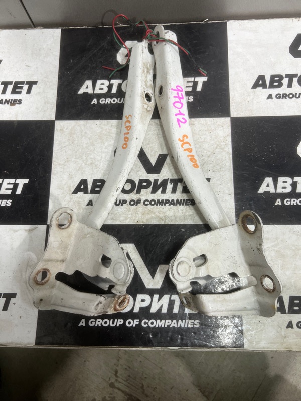 Петля капота TOYOTA RACTIS SCP100 (б/у)