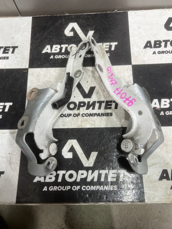 Петля капота TOYOTA WISH ZNE10 (б/у)