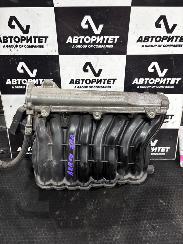 Коллектор впускной TOYOTA VOXY AZR60 1AZFSE (б/у)