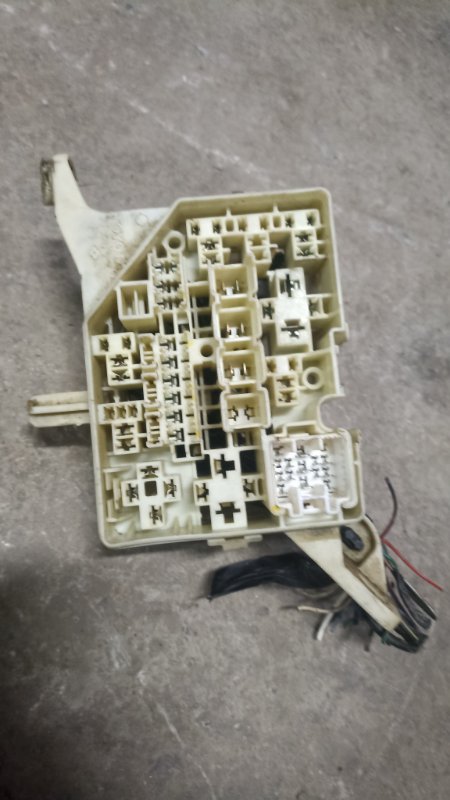 Блок предохранителей TOYOTA VITZ SCP13 2SZFE 2003 (б/у)