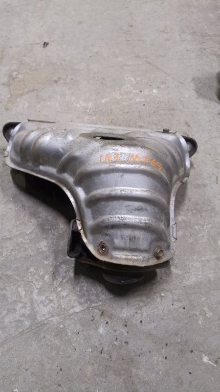 Коллектор выпускной TOYOTA IST NCP65 1NZFE 2004 (б/у)