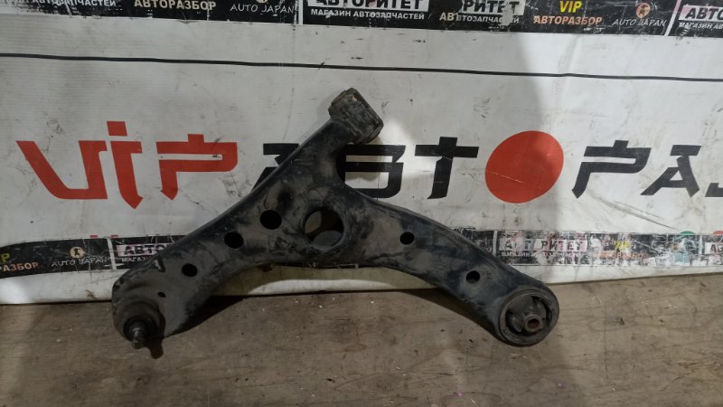 Рычаг TOYOTA ISIS ZGM10 2ZRFAE 2010 передний левый (б/у)