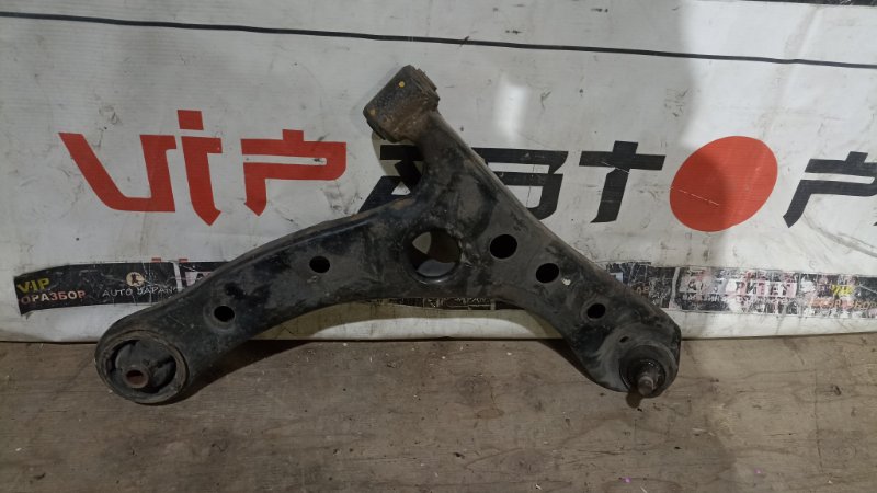 Рычаг TOYOTA ISIS ZGM10 2ZRFAE 2010 передний правый (б/у)