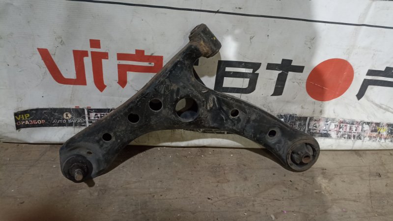 Рычаг TOYOTA ISIS ZGM15 2ZRFAE 2011 передний левый (б/у)