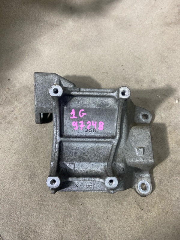 Кронштейн компрессора кондиционера TOYOTA MARK II GX100 1GFE (б/у) Кронштейн компрессора кондиционера TOYOTA MARK II GX100 1GFE (б/у)