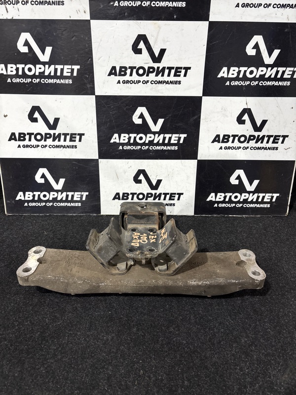 Подушка кпп TOYOTA MARK II JZX100 1JZGE (б/у) Подушка кпп TOYOTA MARK II JZX100 1JZGE (б/у)