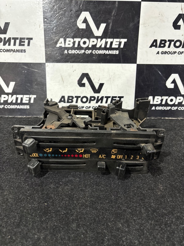 Климат-контроль ISUZU ELF NKR66E 4HF1 (б/у) Климат-контроль ISUZU ELF NKR66E 4HF1 (б/у)