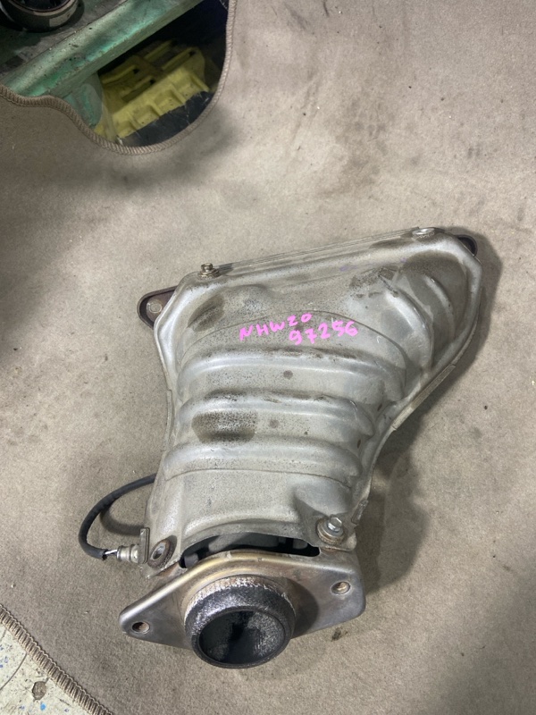 Коллектор выпускной TOYOTA PRIUS NHW20 1NZFXE (б/у) Коллектор выпускной TOYOTA PRIUS NHW20 1NZFXE (б/у)