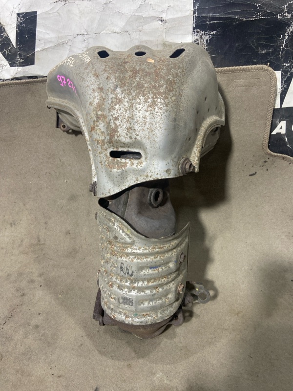 Коллектор выпускной TOYOTA BLADE AZE156 2AZFE (б/у) Коллектор выпускной TOYOTA BLADE AZE156 2AZFE (б/у)