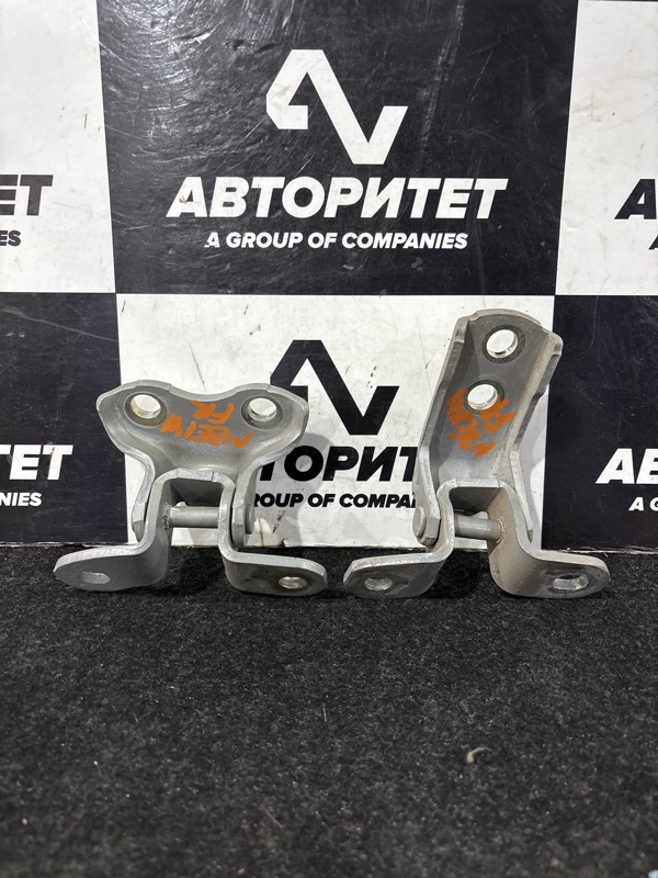 Петля дверная TOYOTA COROLLA FIELDER NZE141 1NZFE передняя правая (б/у)