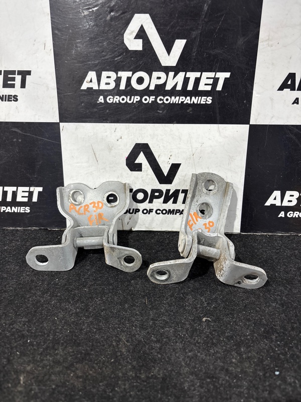 Петля дверная TOYOTA ESTIMA ACR30 2AZFE передняя правая (б/у)