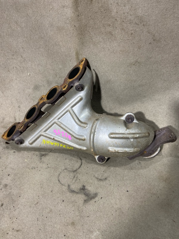 Коллектор выпускной TOYOTA PRIUS NHW10 1NZFXE (б/у) Коллектор выпускной TOYOTA PRIUS NHW10 1NZFXE (б/у)