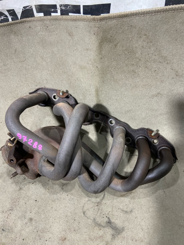 Коллектор выпускной TOYOTA CROWN GS151 1GFE (б/у) Коллектор выпускной TOYOTA CROWN GS151 1GFE (б/у)