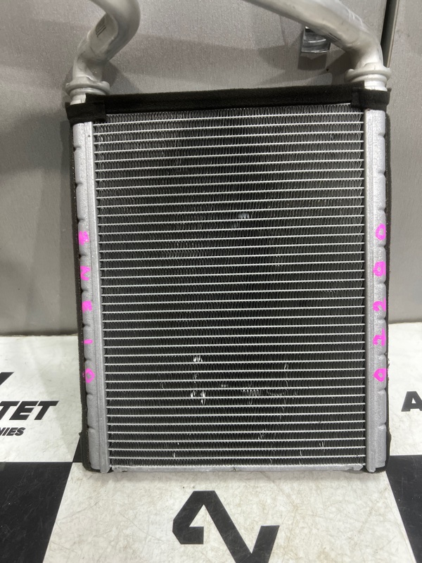 Радиатор печки TOYOTA WISH ZNE10 1ZZFE (б/у) Радиатор печки TOYOTA WISH ZNE10 1ZZFE (б/у)