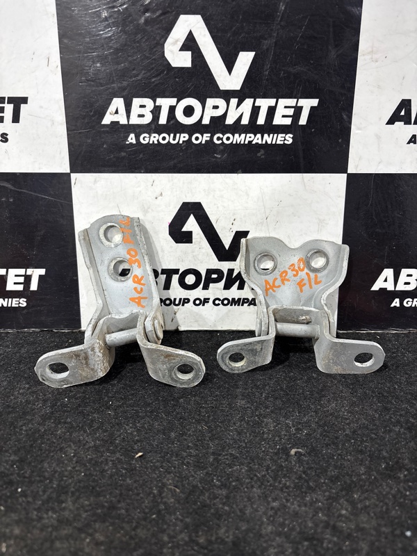 Петля дверная TOYOTA ESTIMA ACR30 2AZFE передняя левая (б/у)