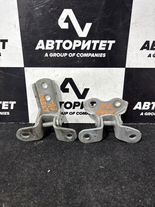 Петля дверная TOYOTA COROLLA FIELDER NZE141 1NZFE передняя левая (б/у)