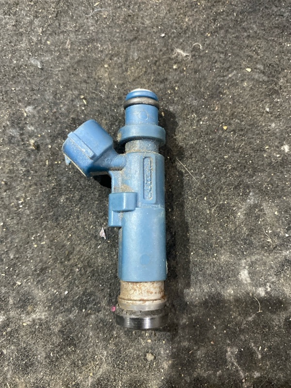 Инжектор TOYOTA MARK II JZX100 1JZGE (б/у) Инжектор TOYOTA MARK II JZX100 1JZGE (б/у)