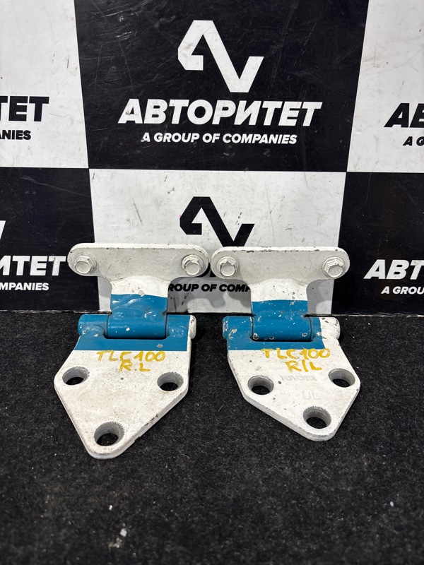Петля 5-й двери TOYOTA LAND CRUISER HZJ105 1HDFTE задняя левая (б/у) Петля 5-й двери TOYOTA LAND CRUISER HZJ105 1HDFTE задняя левая (б/у)