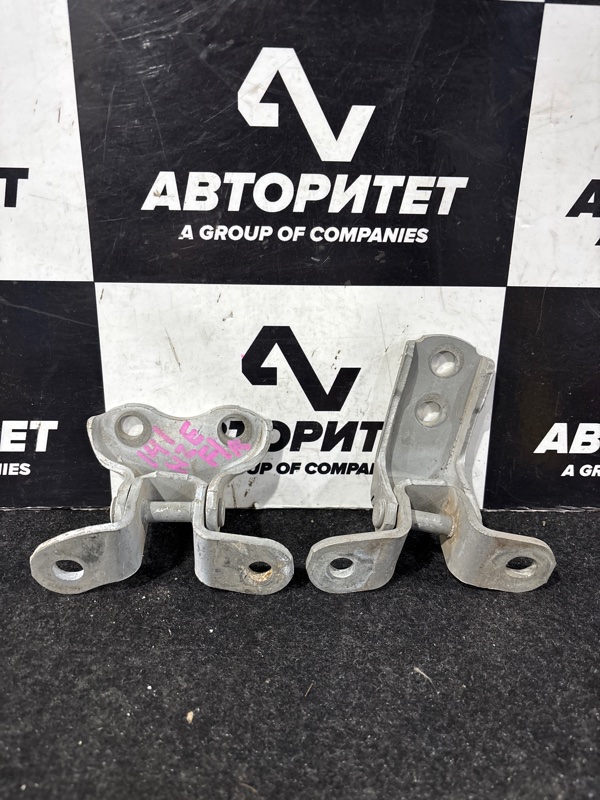 Петля дверная TOYOTA COROLLA FIELDER NZE141 1NZFE передняя правая (б/у)
