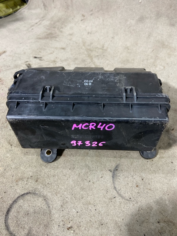 Блок предохранителей TOYOTA ESTIMA MCR40 1MZFE (б/у)
