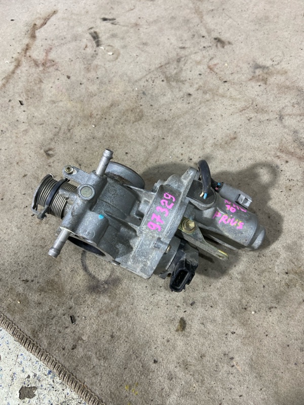 Дроссельная заслонка TOYOTA PRIUS NHW10 1NZFXE (б/у) Дроссельная заслонка TOYOTA PRIUS NHW10 1NZFXE (б/у)