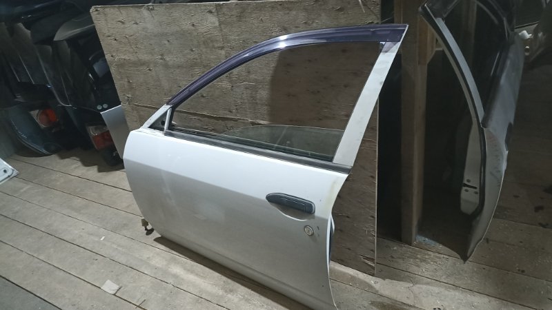 Дверь NISSAN AD VFY11 QG15DE 2007 передняя левая (б/у) Дверь NISSAN AD VFY11 QG15DE 2007 передняя левая (б/у)