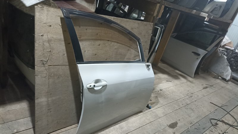 Дверь TOYOTA AURIS NZE154 1NZFE 2007 передняя правая (б/у)