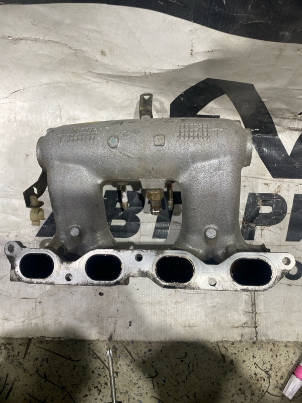 Коллектор впускной TOYOTA PRIUS NHW10 1NZFXE (б/у) Коллектор впускной TOYOTA PRIUS NHW10 1NZFXE (б/у)