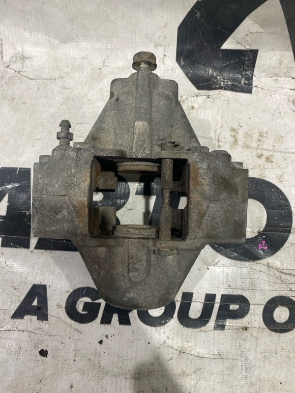 Суппорт TOYOTA MARK II JZX110 1JZGE задний левый (б/у) Суппорт TOYOTA MARK II JZX110 1JZGE задний левый (б/у)