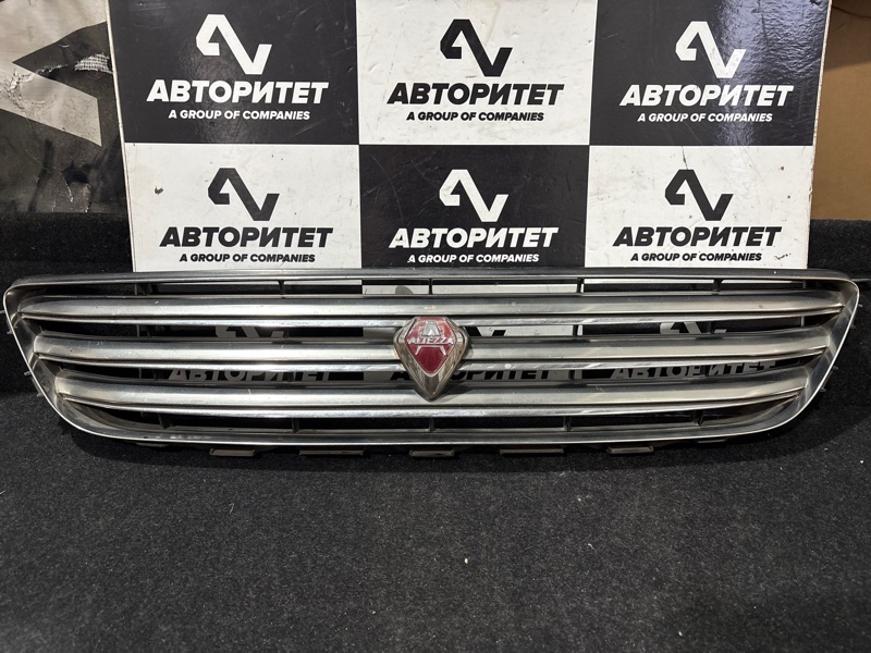 Решетка радиатора TOYOTA ALTEZZA SXE10 3SGE (б/у)