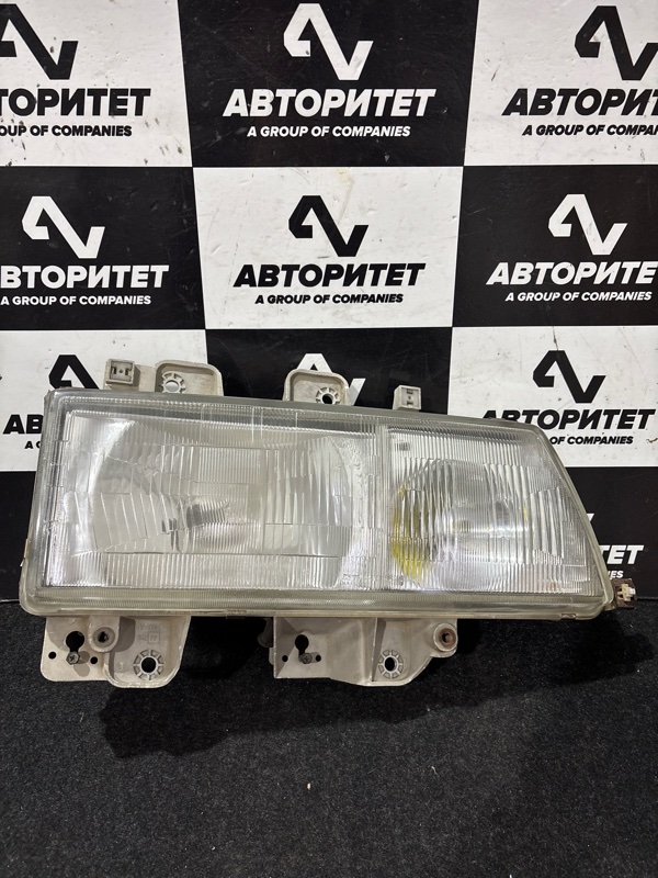 Фара ISUZU ELF NKR66E 4HF1 правая (б/у)
