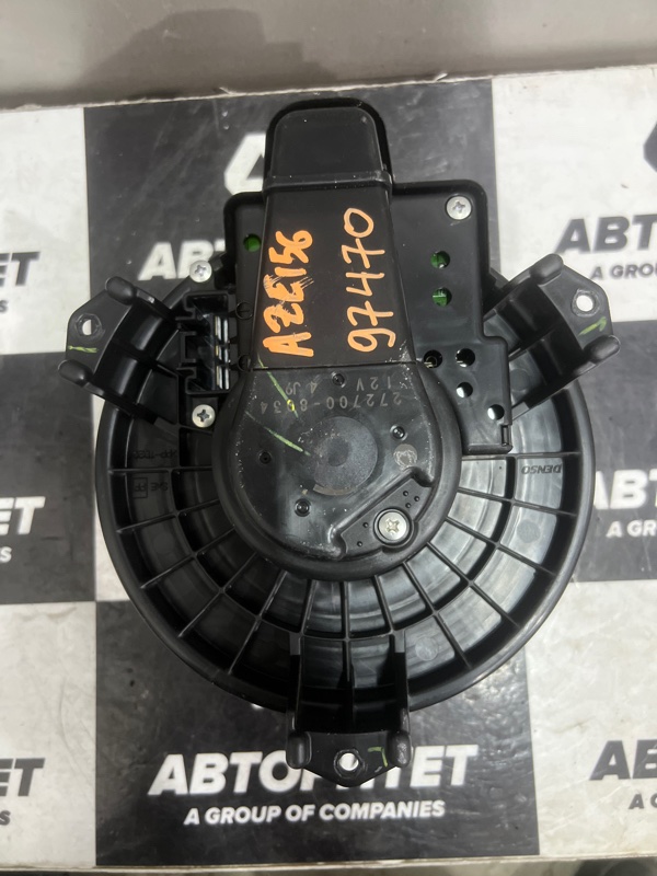 Мотор печки TOYOTA BLADE AZE156 (б/у) Мотор печки TOYOTA BLADE AZE156 (б/у)