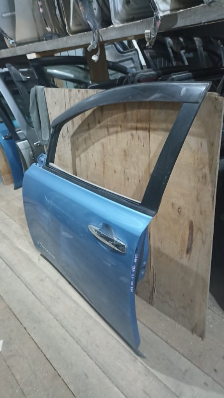 Дверь NISSAN LEAF ZE0 EM61 2011 передняя левая (б/у) Дверь NISSAN LEAF ZE0 EM61 2011 передняя левая (б/у)