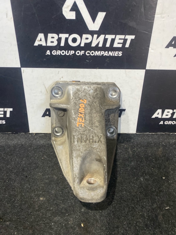Опора двигателя TOYOTA MARK II JZX100 1JZGE левая (б/у) Опора двигателя TOYOTA MARK II JZX100 1JZGE левая (б/у)