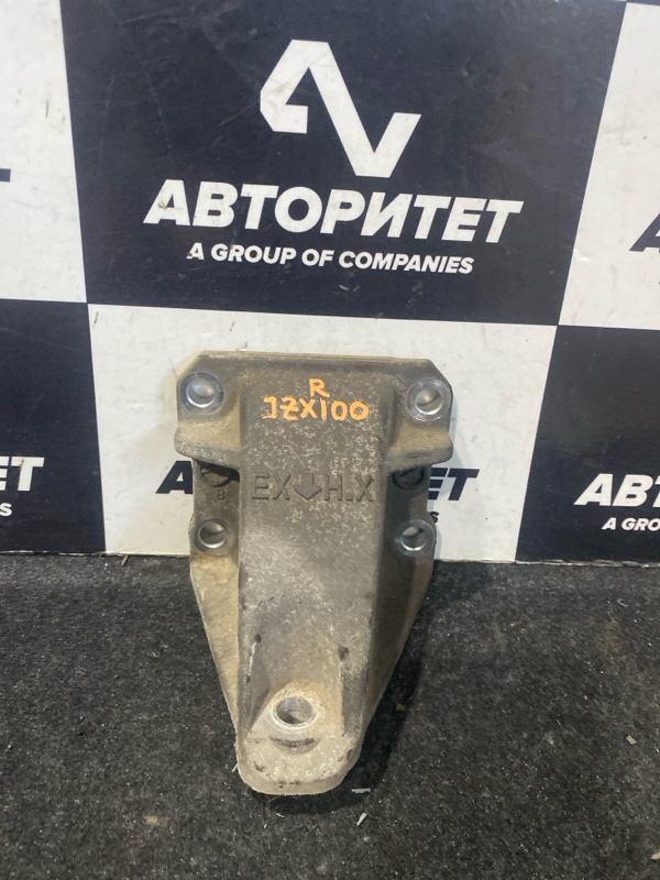 Опора двигателя TOYOTA MARK II JZX100 1JZGE правая (б/у) Опора двигателя TOYOTA MARK II JZX100 1JZGE правая (б/у)