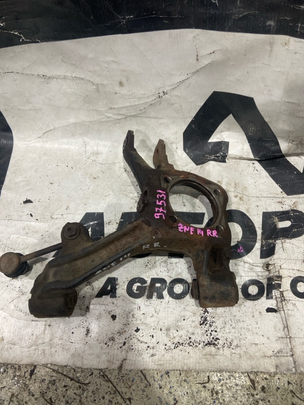 Рычаг TOYOTA WISH ZNE14 1ZZFE задний правый (б/у) Рычаг TOYOTA WISH ZNE14 1ZZFE задний правый (б/у)