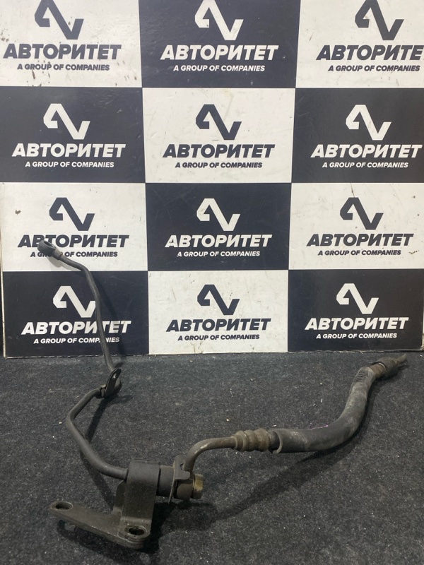 Шланг топливный TOYOTA MARK II JZX100 1JZGE (б/у) Шланг топливный TOYOTA MARK II JZX100 1JZGE (б/у)