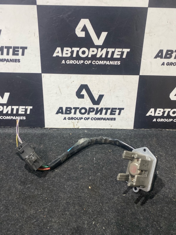 Реостат TOYOTA GRAND HIACE VCH16 5VZFE (б/у) Реостат TOYOTA GRAND HIACE VCH16 5VZFE (б/у)