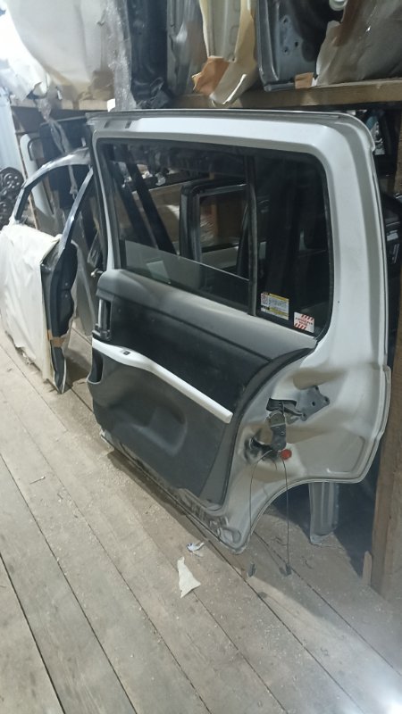 Дверь TOYOTA ISIS ZGM10 2ZRFAE 2010 задняя правая (б/у)