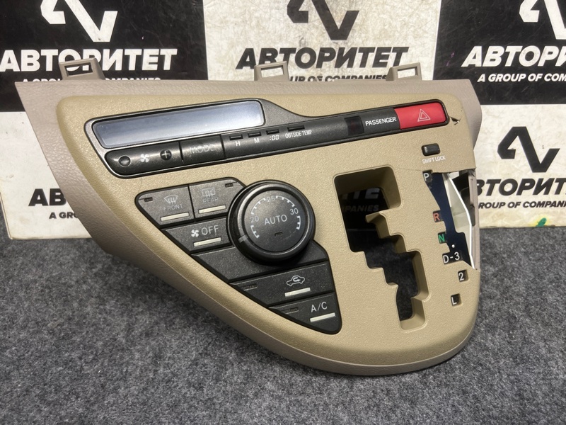 Климат-контроль TOYOTA ISIS ZNM10 (б/у)