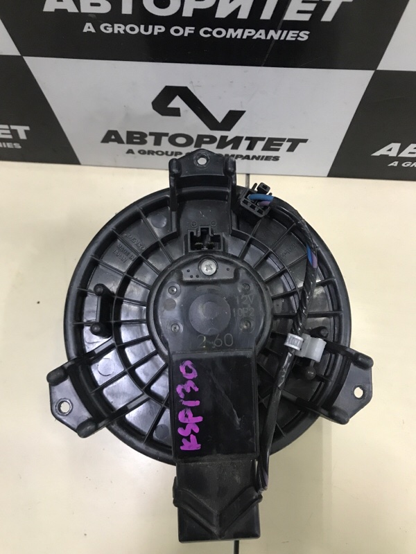 Мотор печки TOYOTA VITZ KSP130 1KRFE 2012 передний (б/у)