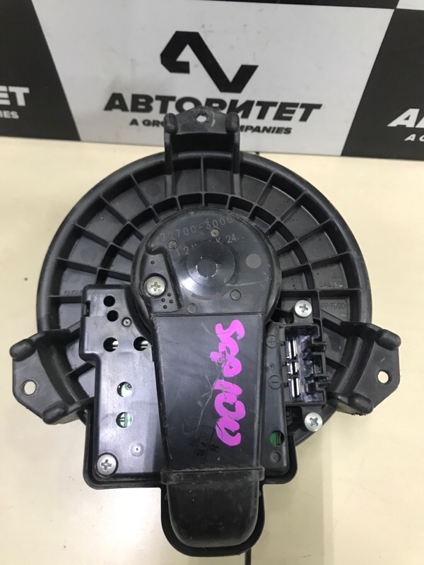 Мотор печки TOYOTA RACTIS SCP100 2SZFE 2007 передний (б/у)