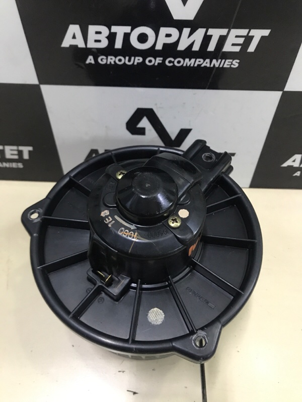 Мотор печки TOYOTA IST NCP61 1NZFE 2005 передний (б/у)