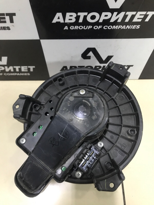 Мотор печки TOYOTA NOAH ZRR75 3ZRFAE 2010 передний (б/у)