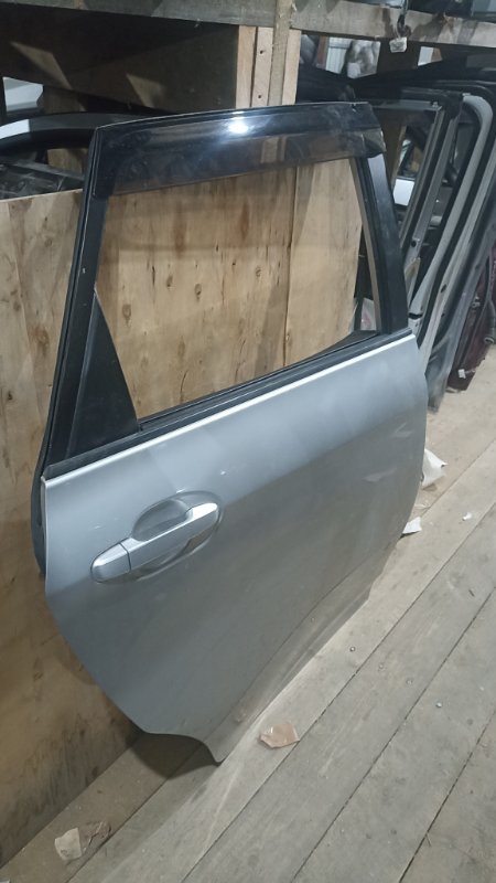 Дверь TOYOTA RACTIS NSP120 1NRFE 2012 задняя правая (б/у)