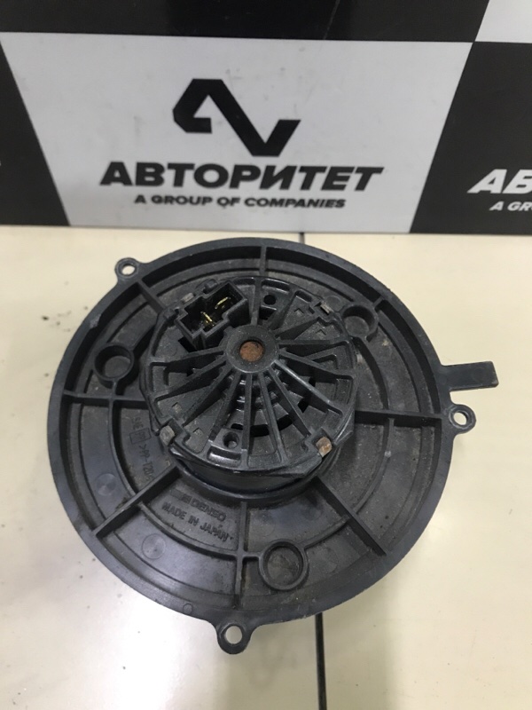 Мотор печки DAIHATSU TERIOS J111G EFDEM 2000 передний (б/у) Мотор печки DAIHATSU TERIOS J111G EFDEM 2000 передний (б/у)