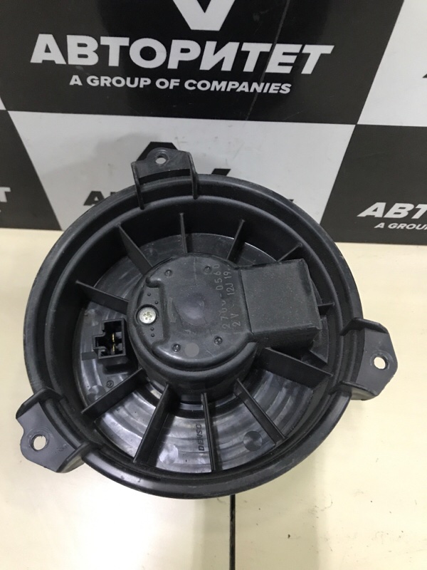 Мотор печки TOYOTA NOAH ZZR75 3ZRFAE 2010 задний (б/у)