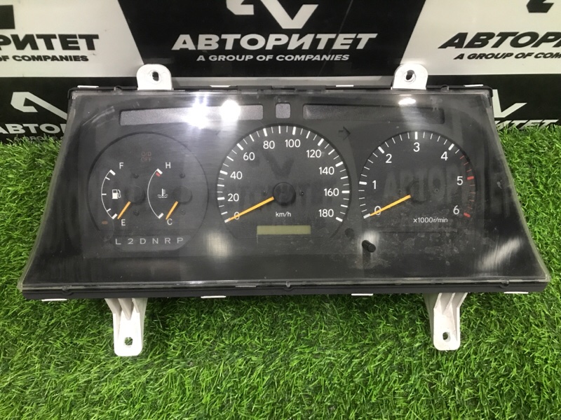 Панель приборов TOYOTA HIACE KZH116 1KZTE 2002 (б/у)